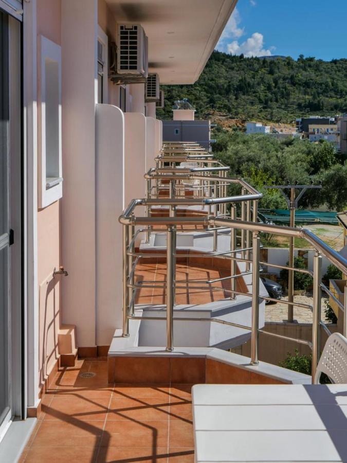 Himara Royal Hotel ภายนอก รูปภาพ