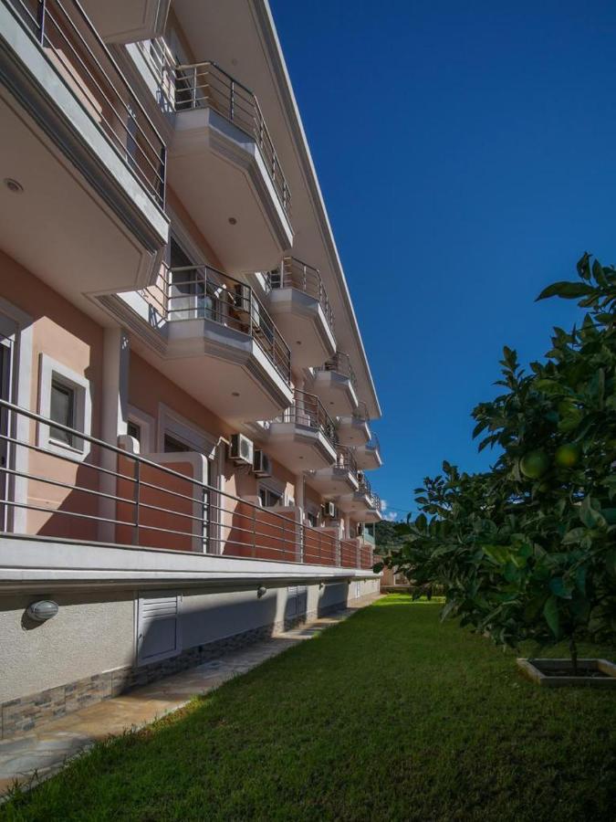 Himara Royal Hotel ภายนอก รูปภาพ