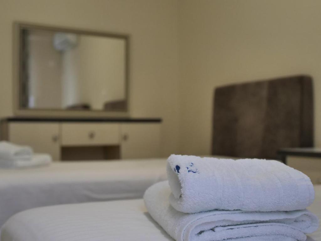 Himara Royal Hotel ภายนอก รูปภาพ