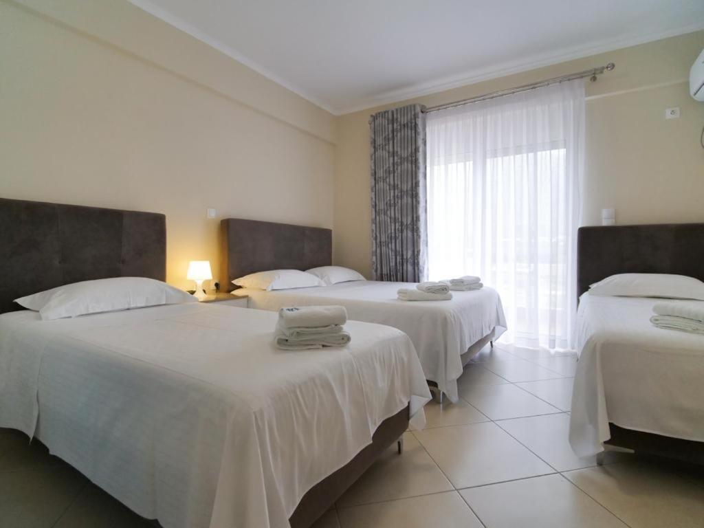 Himara Royal Hotel ภายนอก รูปภาพ