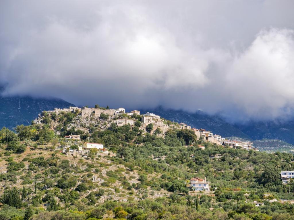 Himara Royal Hotel ภายนอก รูปภาพ