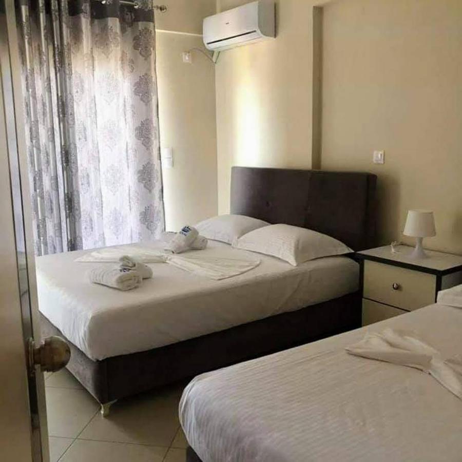 Himara Royal Hotel ภายนอก รูปภาพ