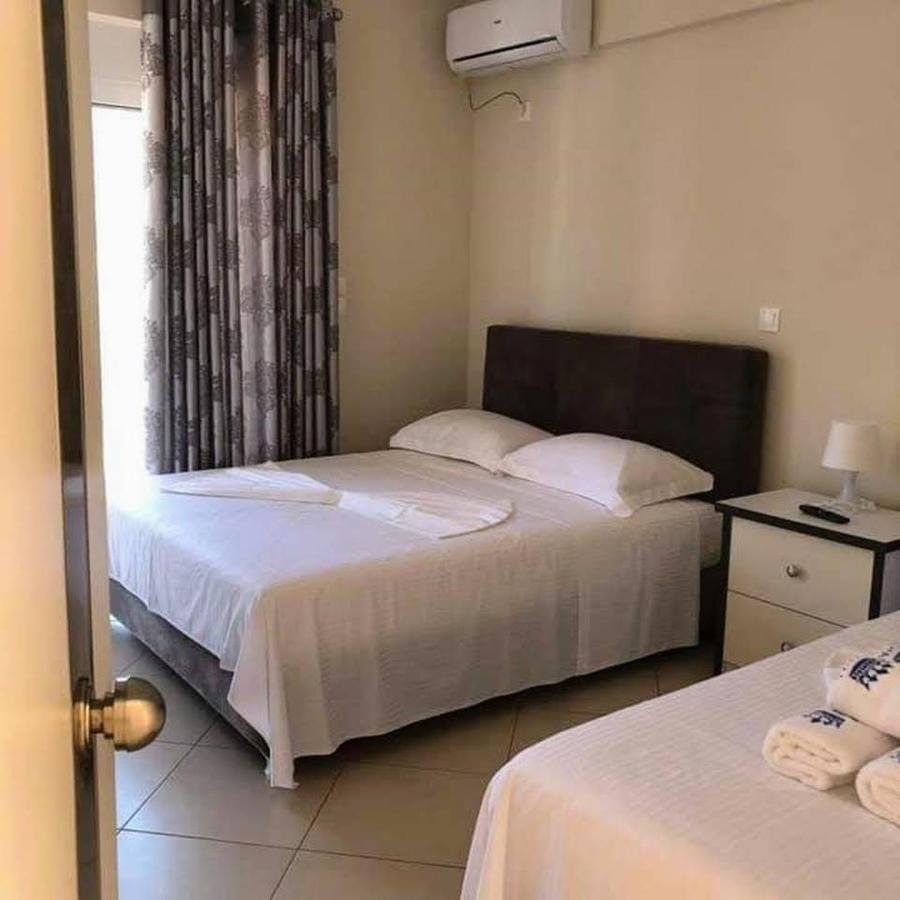 Himara Royal Hotel ภายนอก รูปภาพ